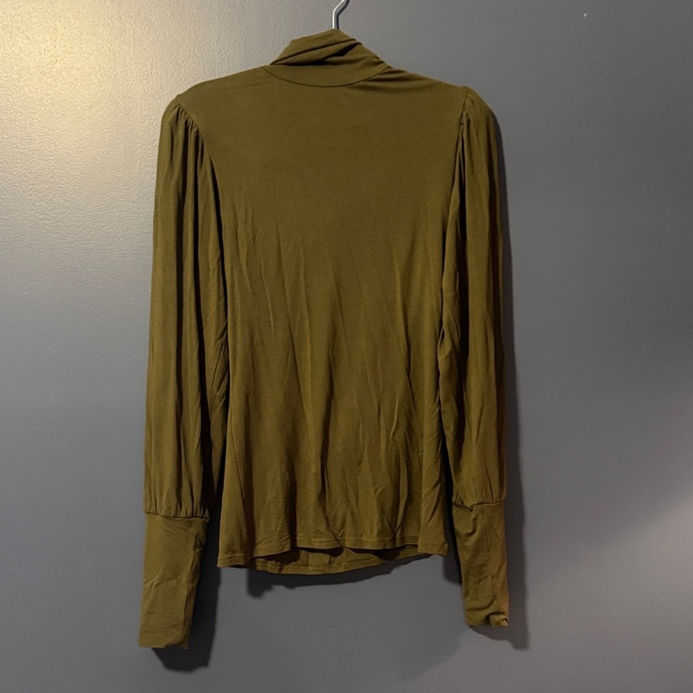 VENUS Green Long Sleeve Tee with Gathered Shoulders